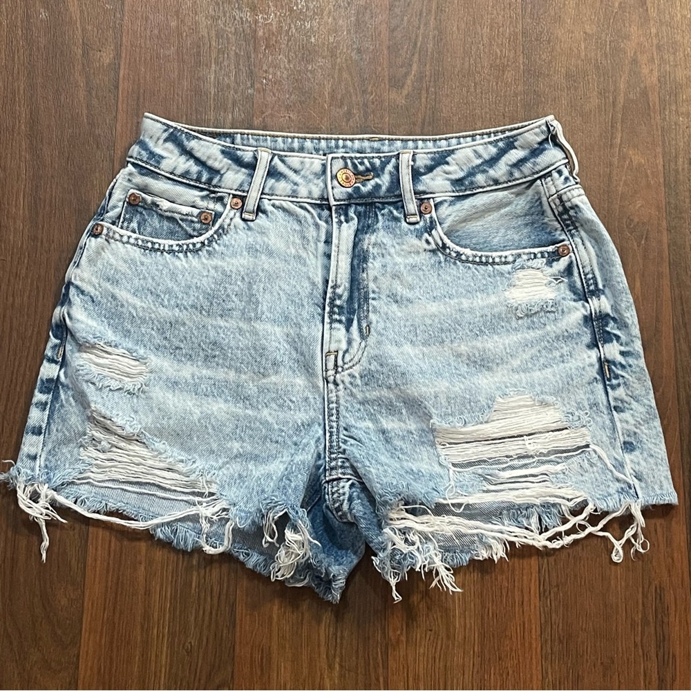 American Eagle Distressed TomGirl Shorts Size 4 27
